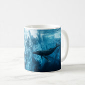 Unterwasser-Eisberg und ein Buckelwal Kaffeetasse (VorderseiteRechts)