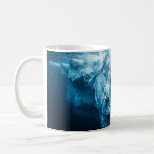 Unterwasser-Eisberg und ein Buckelwal Kaffeetasse