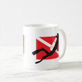 UNTERWASSERATEMGERÄT Tauchen-Flagge mit männlichem Kaffeetasse (VorderseiteRechts)