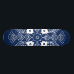 Unterwasserfischdesign mit blauem Hintergrund Skateboard<br><div class="desc">Dieses Design ist ein Treffen der Fischköpfe und zeigt eine Unterwasserszene mit Muscheln auf blauem Hintergrund. Ein tolles Geschenk für einen Ichthyologen oder alle, die den Anblick von Fischen beim Schwimmen Lieben!</div>