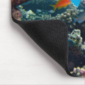 Unterwasserfische und Korallenschaukeln Mousepad (Ecke)