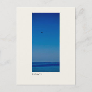UNTERWEGS — Minimale Flugzeug- und Blaue-Himmel-Fo Postkarte