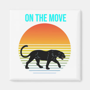 Unterwegs - Panther, der unter einem Retro-Sonnenu Magnet