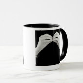 Unterzeichnender Buchstabe b des Mannes in der Tasse (VorderseiteRechts)