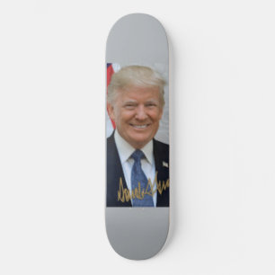 UNTERZEICHNET VON DONALD TRUMP SKATEBOARD
