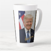 UNTERZEICHNET VON PRÄSIDENT TRUMP-TASSE MILCHTASSE (Rechte Ecke)