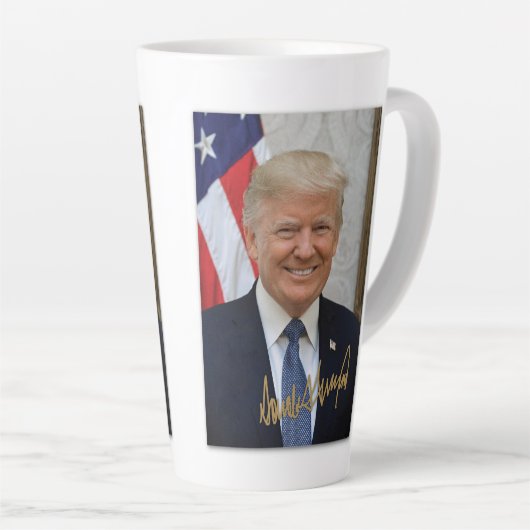 UNTERZEICHNET VON PRÄSIDENT TRUMP-TASSE MILCHTASSE (Rechte Ecke)