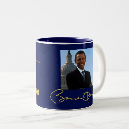 Unterzeichnung Präsidenten Barack Obama Zweifarbige Tasse (VorderseiteRechts)