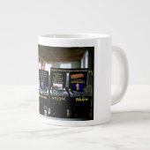 Unwahrscheinliche Wähler sind ein Löffel bei der W Jumbo-Tasse (Vorderseite Rechts)