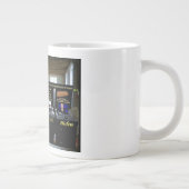 Unwahrscheinliche Wähler sind ein Löffel bei der W Jumbo-Tasse (Rechts)