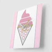 Unwiderstehliche Eiscreme-Uhr von Adiela Akoo Quadratische Wanduhr (Winkel)