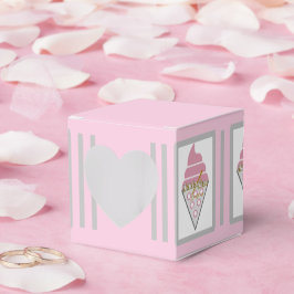 Unwiderstehliches Ice Cream Gevor Box von Adiela A Geschenkschachtel