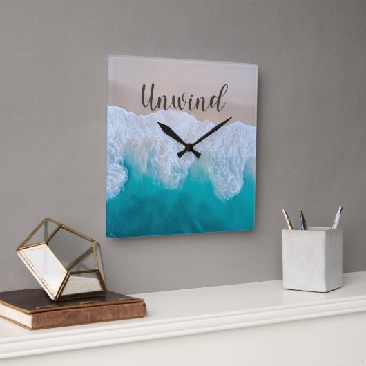 Unwind Ocean Beach Wall Clock Quadratische Wanduhr (Büro)