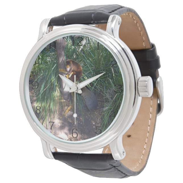 "Up in Trees: An Australian Tree Kangaroo Climbs Armbanduhr (Schrägansicht)