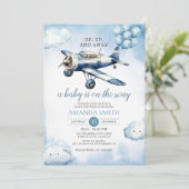 Up, Up & Away Airplane Babydusche Blue Balloon Einladung (Stehend Vorderseite)