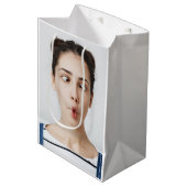 Upload Your Funny Face Photo Selfie Mittlere Geschenktüte (Vorderseite Schrägansicht)