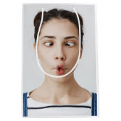 Upload Your Funny Face Photo Selfie Mittlere Geschenktüte (Vorderseite)