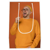 Upload Your Funny Photo Selfie Party  Mittlere Geschenktüte (Rückseite)