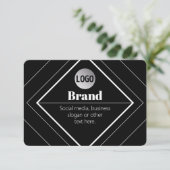 Upload Your Logo & Customizable Text Design Begleitkarte (Stehend Vorderseite)