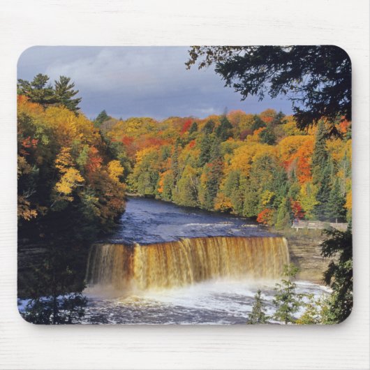 Upper Tahquamenon Falls in UP Michigan im Herbst Mousepad (Vorne)