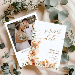Üppige Terrakotta-Blumen-Boho-Chic-Hochzeit Save The Date