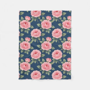 Üppiges botanisches Rosenmuster in Rosa Fleecedecke