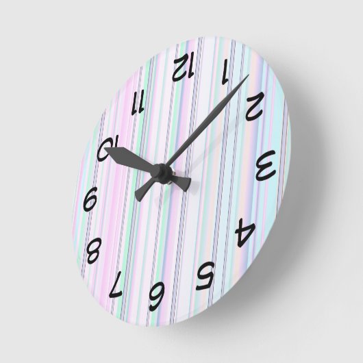 Upside Down Pastel Clock Runde Wanduhr (Winkel)