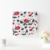 Uptown Girl Quadratische Wanduhr (Zuhause)