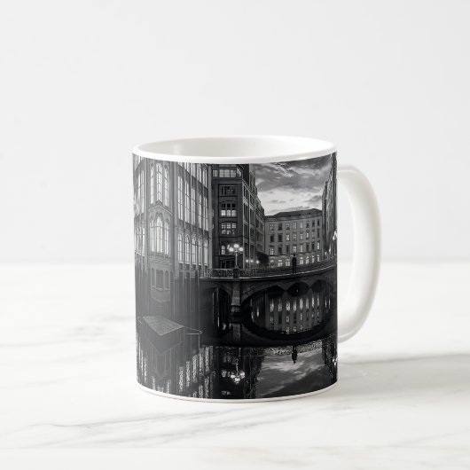 Urban Bridge Reflection Calm Kaffeetasse (VorderseiteRechts)
