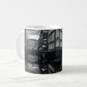 Urban Bridge Reflection Calm Kaffeetasse (Vorderseite Links)