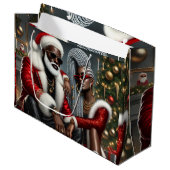 Urban Chic Santa Große Geschenktüte (Vorderseite Schrägansicht)
