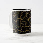 Urban Glam Gold Chains Pattern Zweifarbige Tasse (Vorderseite Links)