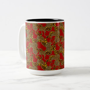 Urban Glam Tierprint mit Ketten auf Rot Zweifarbige Tasse