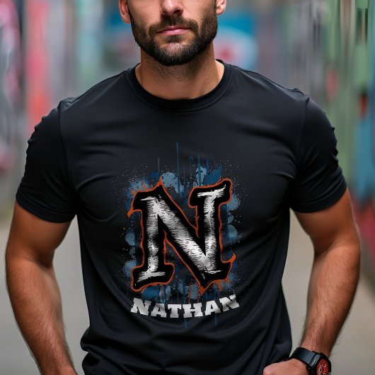 Urban Graffiti Graphic: Anpassbare Monogramm "N" T-Shirt