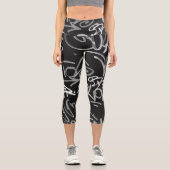 Urban Graffiti Monochrome Art Capri Leggings (Vorderseite)
