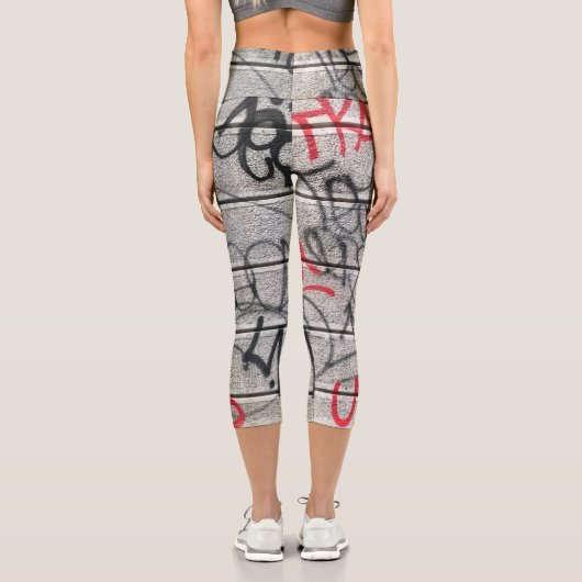 Urban Graffiti Style Capri Leggings (Rückseite)