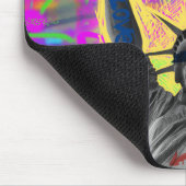 Urban Liberty: Lebhafte Freiheitsstatue Mousepad (Ecke)