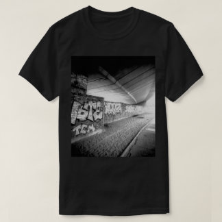 URBAN LONDON FOTO: UNTER DEM WESTWAFFENFLYOVER T-Shirt