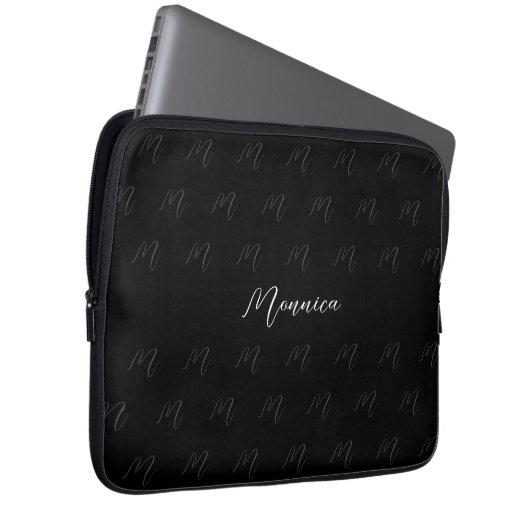 Urban Mit Monogramm Black Elegante Script Laptopschutzhülle (Vorne Rechts)