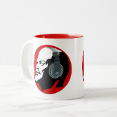 URBAN RED AND WHITE LENIN MIT DJ-KOPFANGEN ZWEIFARBIGE TASSE (Vorderseite Links)