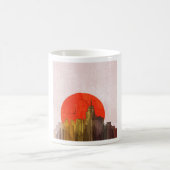 Urban Skyline mit Red Sun Grunge City Kaffeetasse (Mittel)