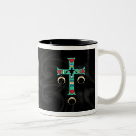 Ureinwohner-Kreuz mit zwei Federn Zweifarbige Tasse