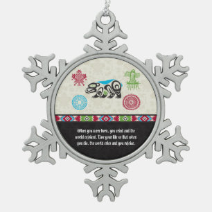 Ureinwohner-Symbole und Klugheit - Bär Schneeflocken Zinn-Ornament