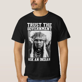 Ureinwohner Vertrauen Sie der Regierung T-Shirt