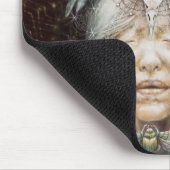 Ureinwohnerfrau mit Eule und Pfau Mousepad (Ecke)