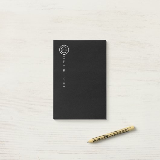 Urheberrecht Modernes Typografisches Schwarz Post-it Klebezettel (Auf Schreibtisch)