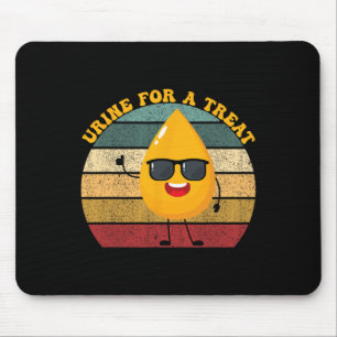 Urin für eine Leckerei Urologie Squad Funny Hallow Mousepad