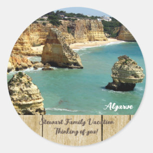 Urlaub der Strandfamilie an der Algarve in Portuga Runder Aufkleber