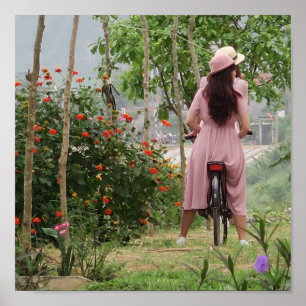 Urlaub, junges asiatisches Mädchen in Kleidung auf Poster