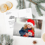 Urlaubswünsche Foto frohe Weihnachten Postkarte<br><div class="desc">niedliches Bild mit weißem Schriftzeichen-Overlay und modernem Design. Passen Sie Text und Bilddetails an.</div>